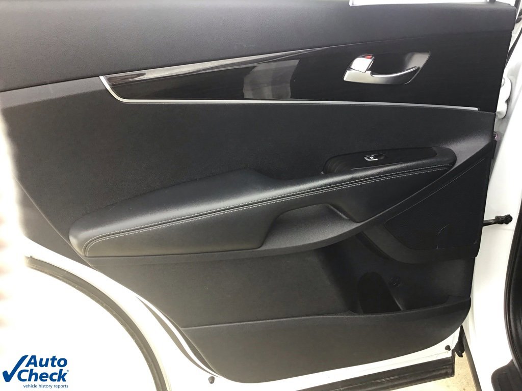 Used 2020 Kia Sorento LX image 12