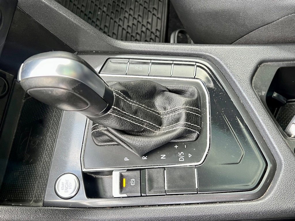 Used 2021 Volkswagen Tiguan SE w/ Panoramic Sunroof Package FWD image 37