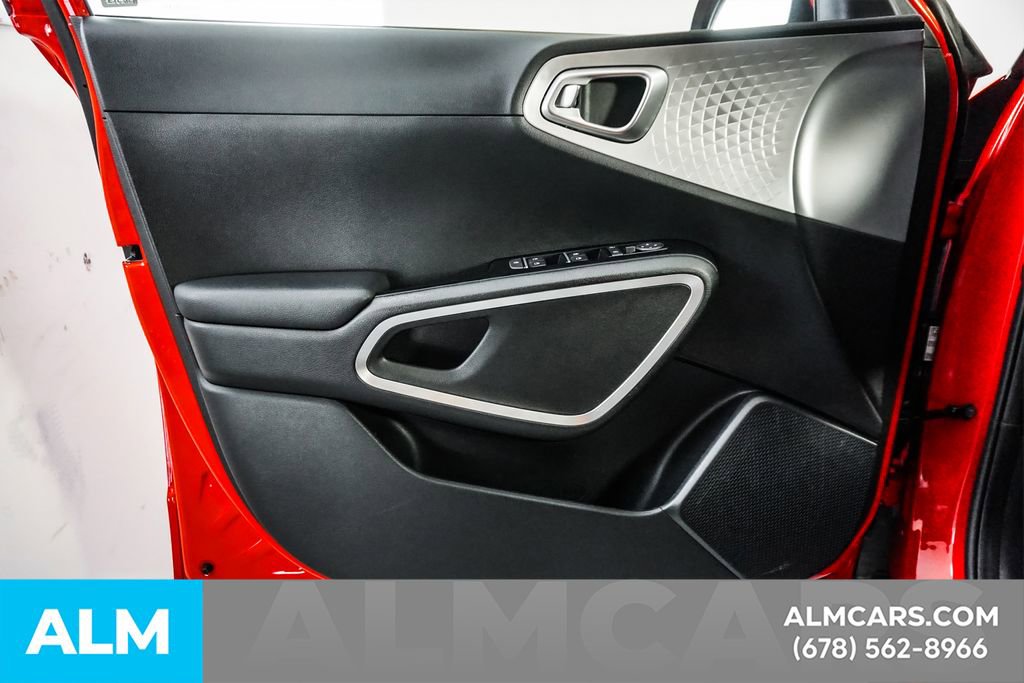 Used 2025 Kia Soul LX w/ LX Technology Package FWD image 42