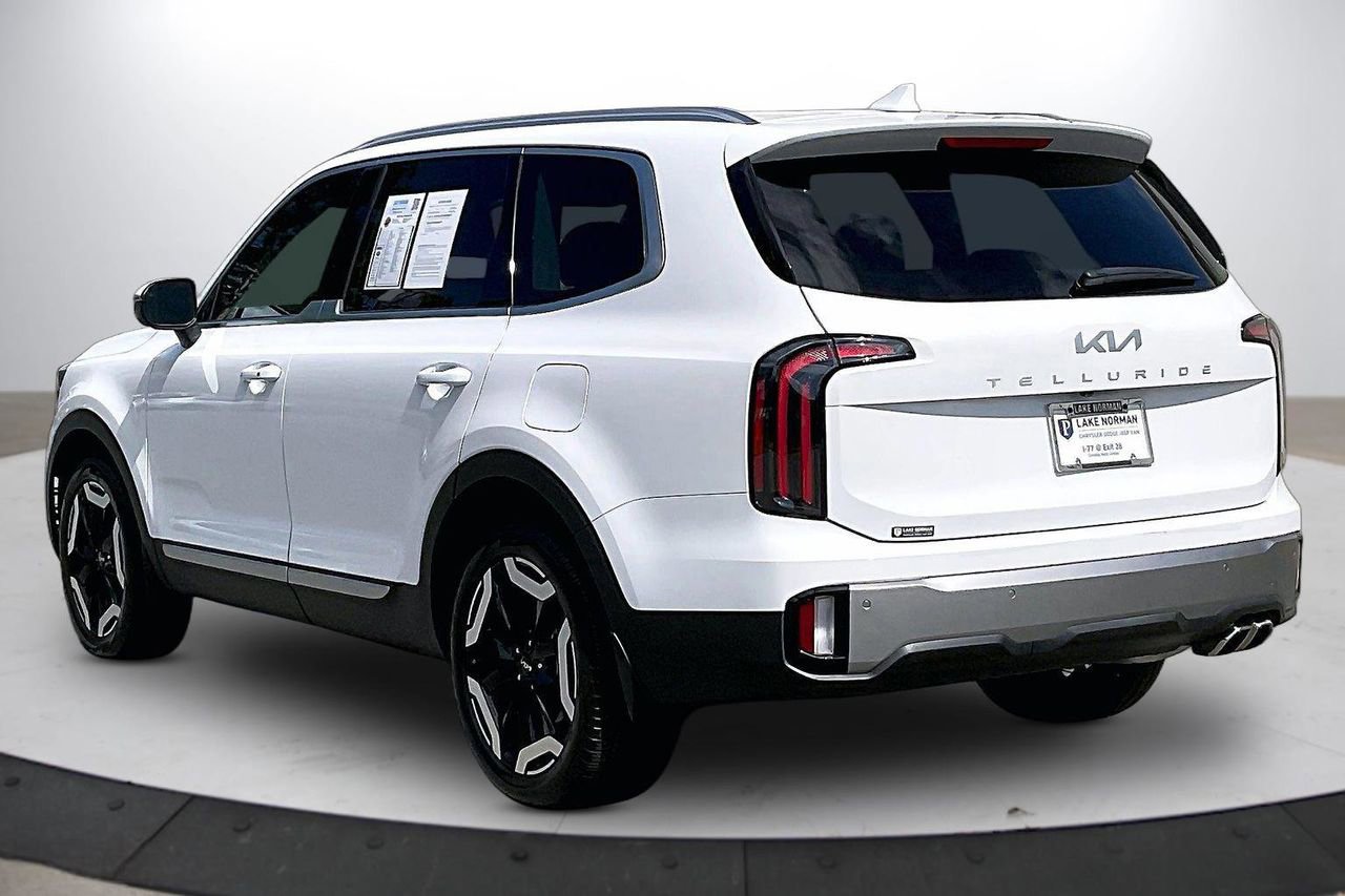 Used 2025 Kia Telluride EX w/ EX Captain's Chair Package FWD image 7