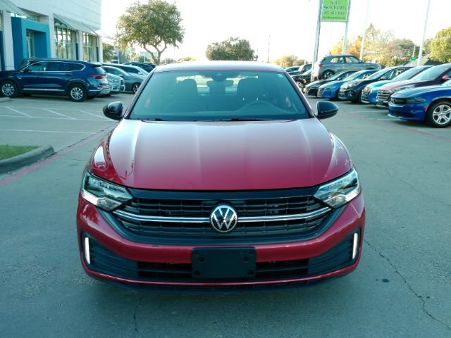 Used 2024 Volkswagen Jetta Sport image 2