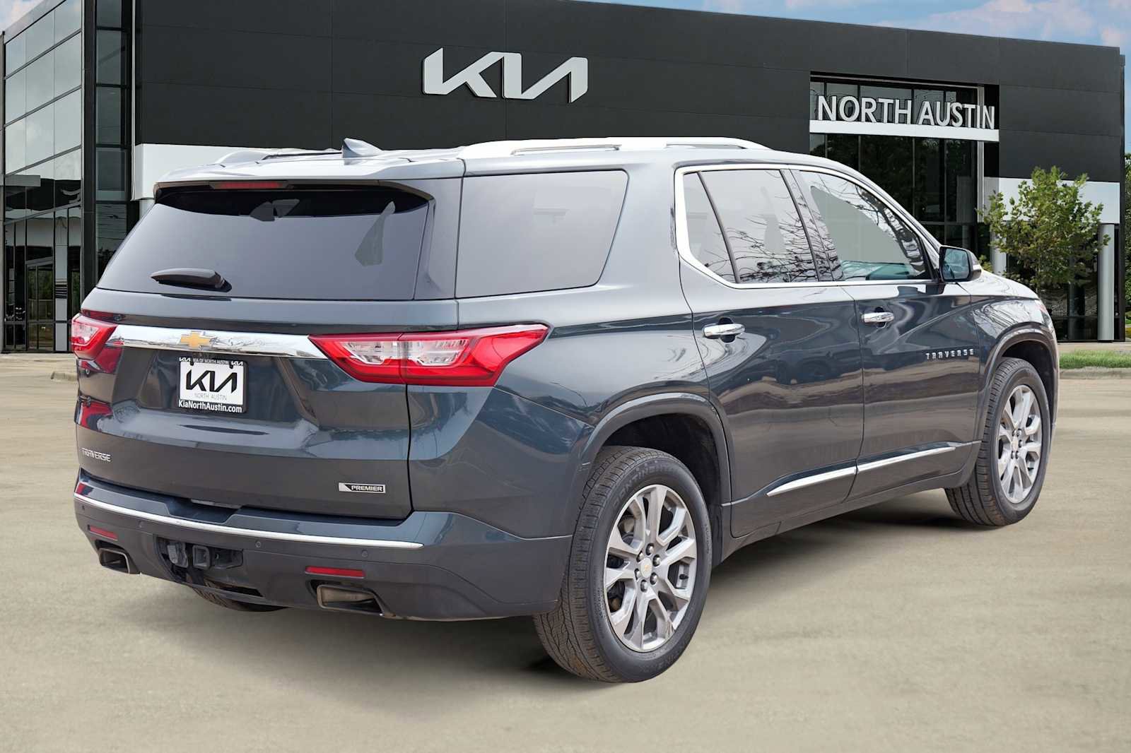 Used 2018 Chevrolet Traverse Premier w/ Driver Confidence II Package image 6