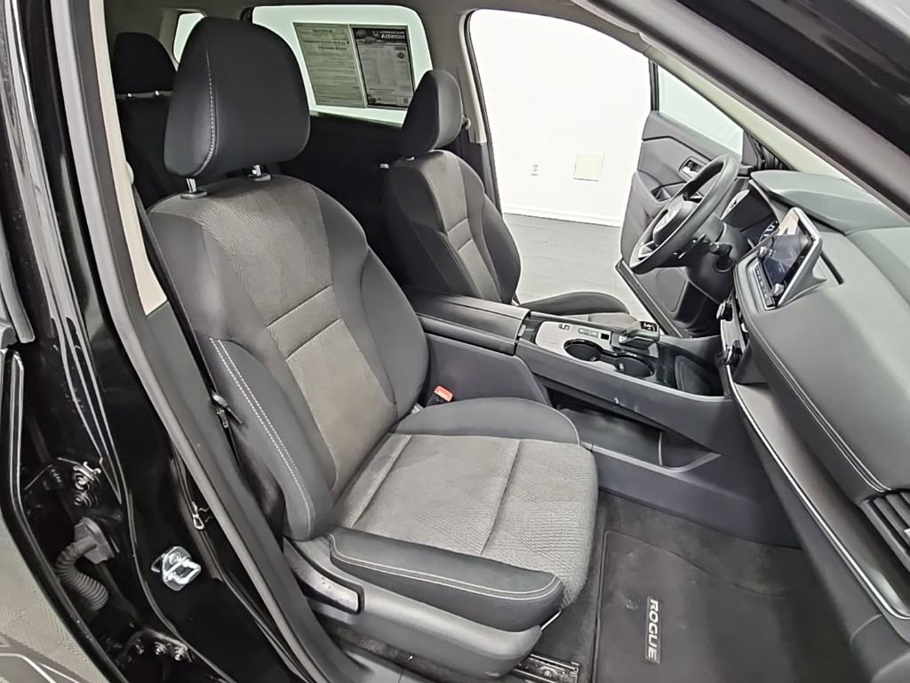 Used 2024 Nissan Rogue SV image 35