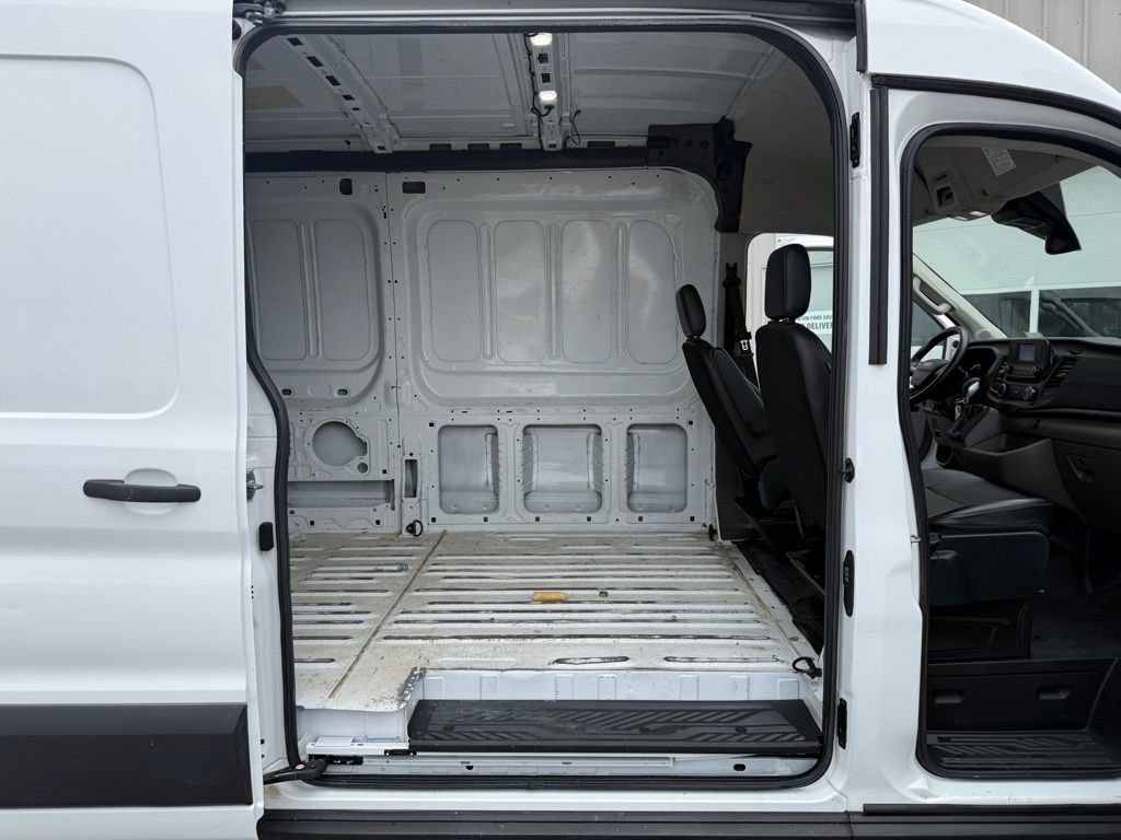 Used 2023 Ford Transit 250 Medium Roof AWD image 18