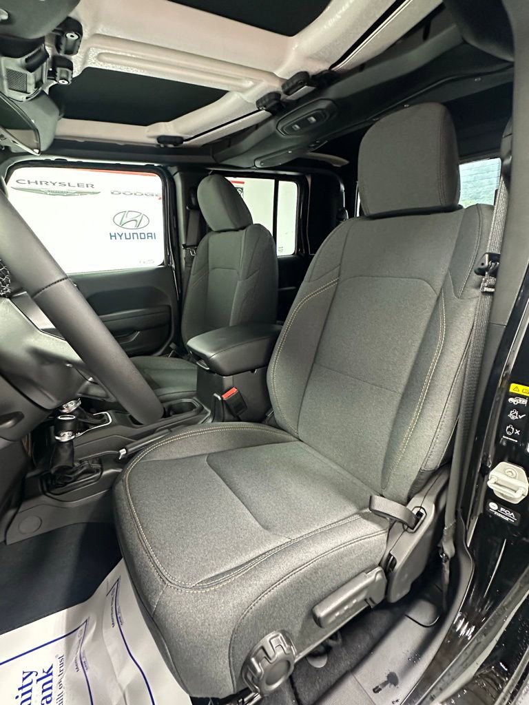 New 2025 Jeep Gladiator Sport AWD/4WD image 11