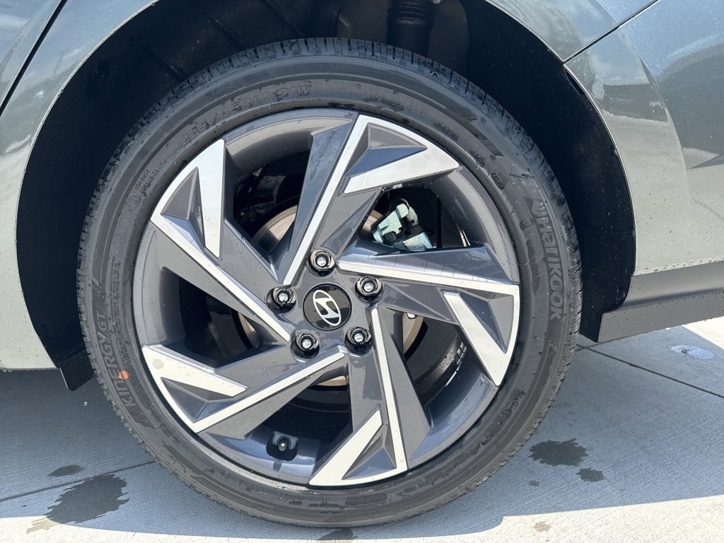 New 2025 Hyundai Elantra Limited image 9