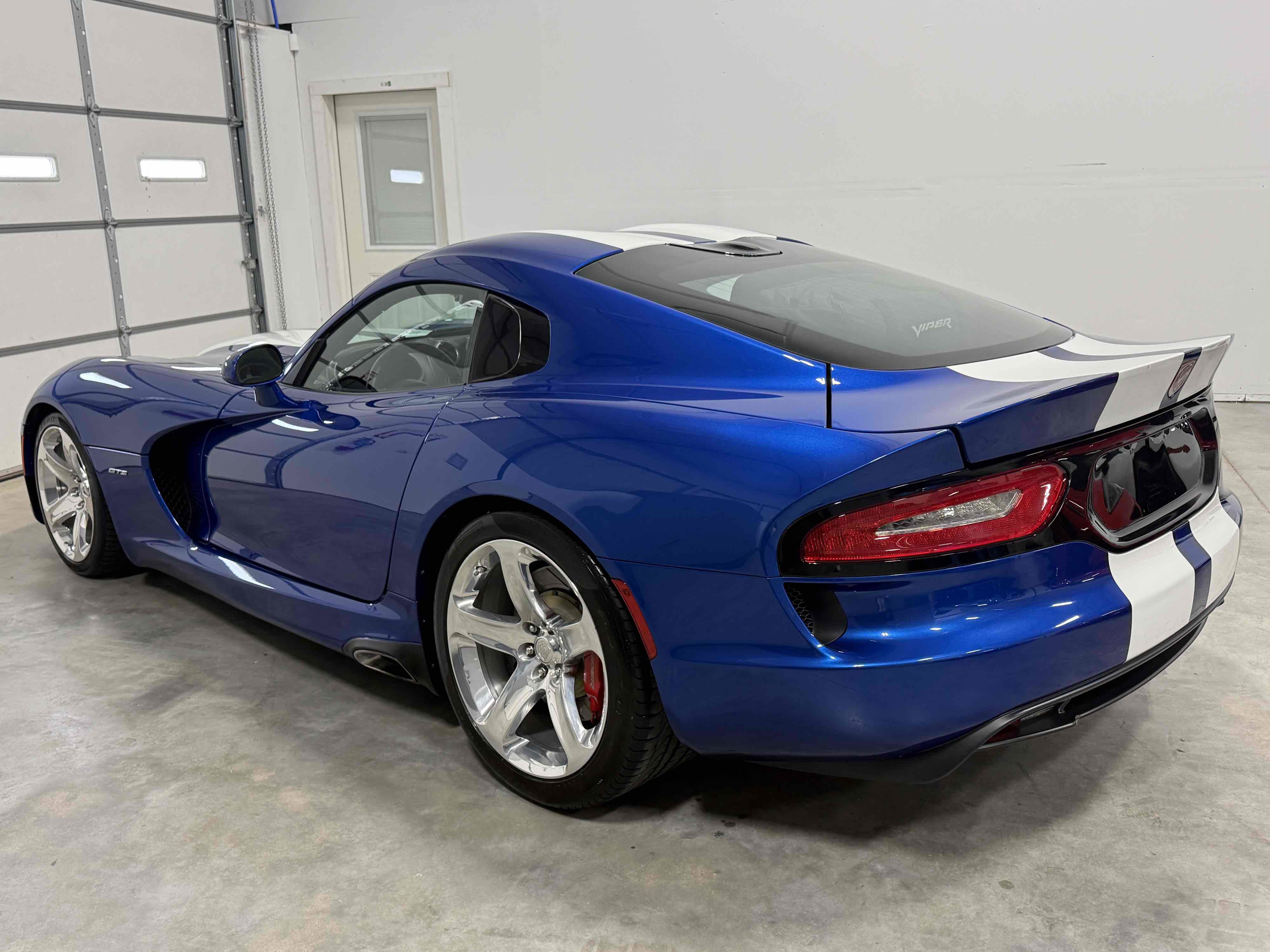 Used 2013 SRT Viper GTS w/ GTS Laguna Interior Pkg image 24
