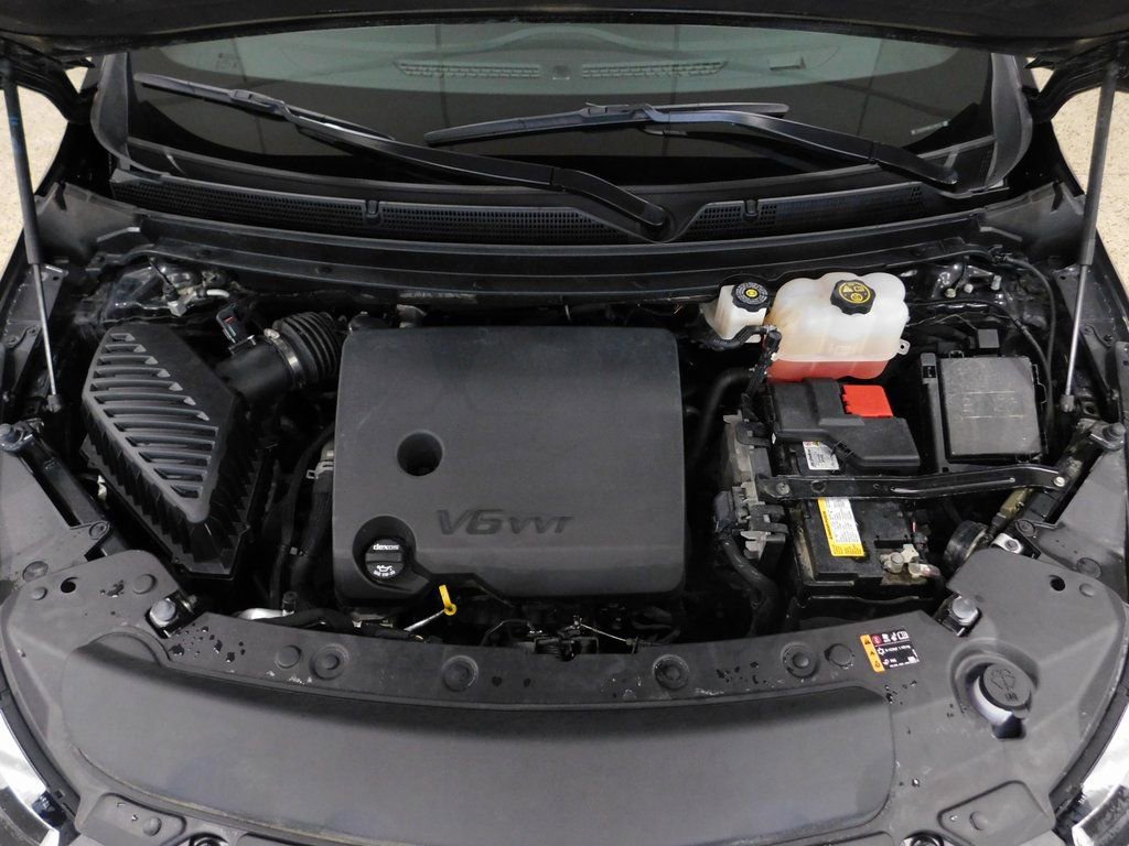 Used 2024 Buick Enclave Essence image 14