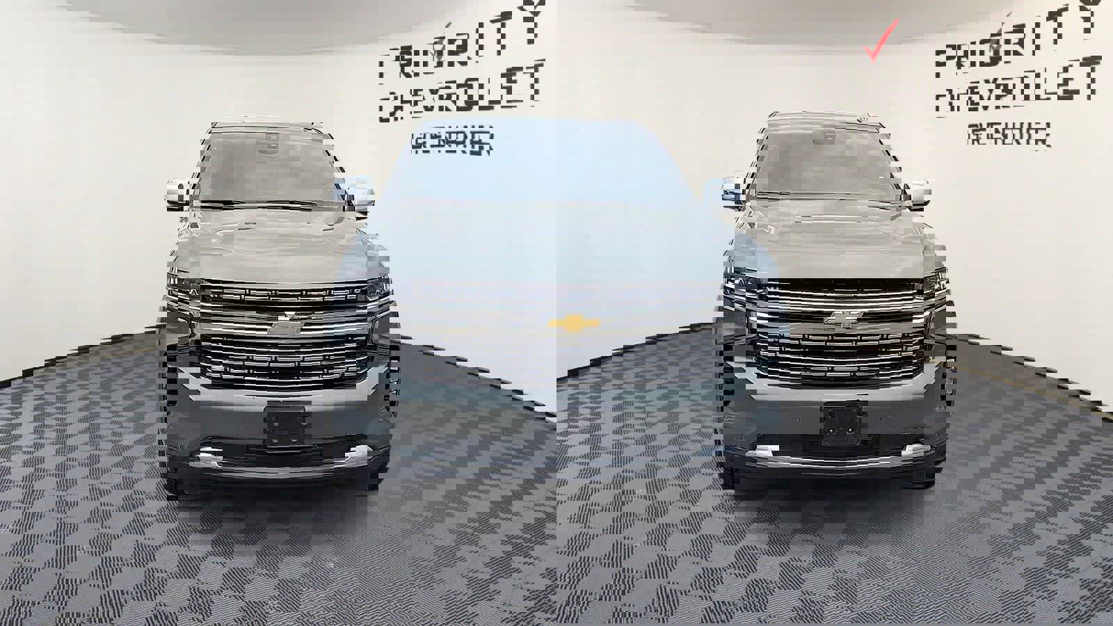 Used 2023 Chevrolet Suburban Premier AWD/4WD image 3