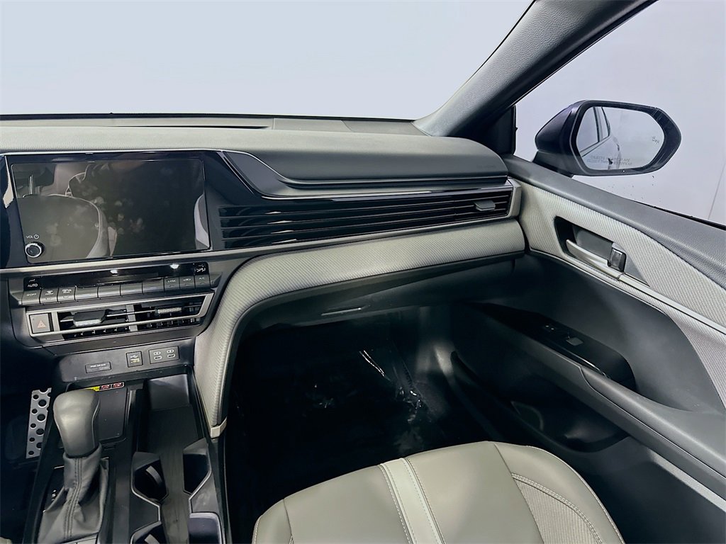 Used 2025 Toyota Camry SE image 19