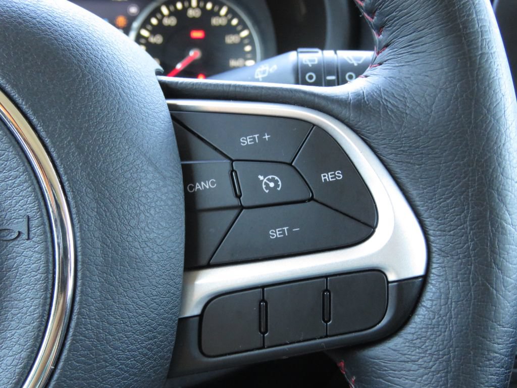 Used 2015 Jeep Renegade Trailhawk w/ Popular Equipment Group AWD/4WD image 22