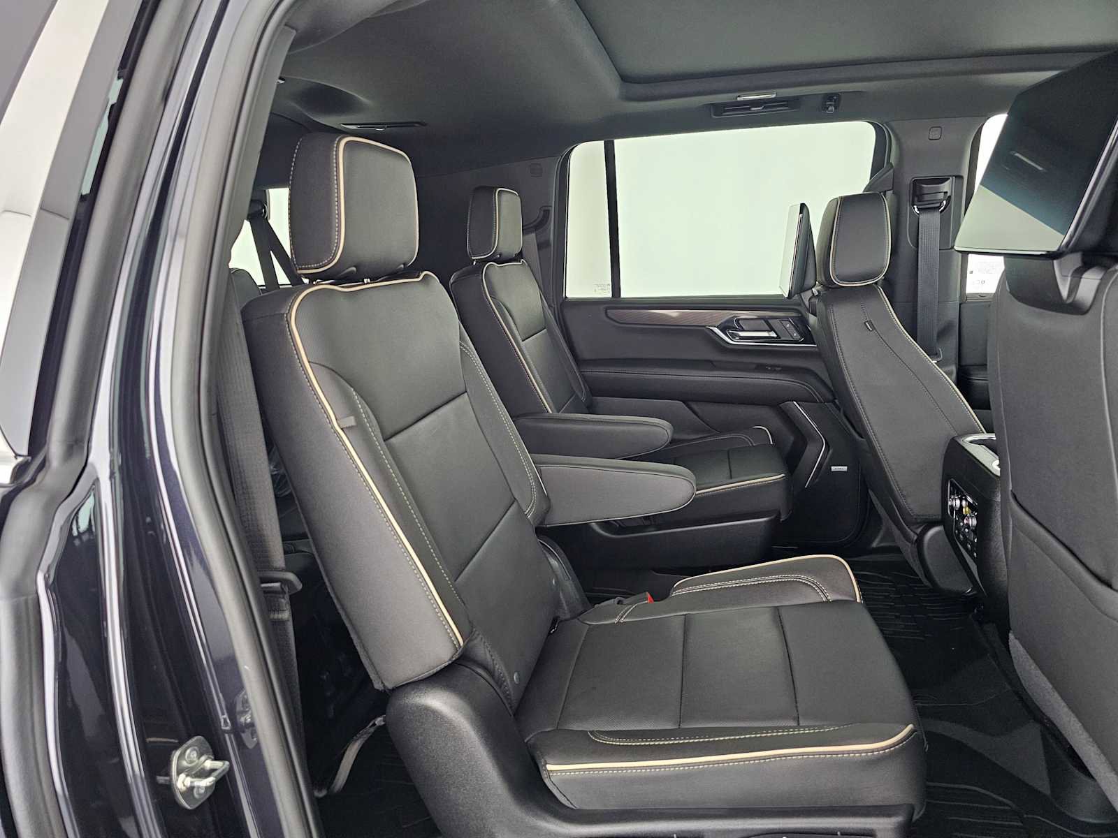 New 2026 GMC Yukon XL Elevation w/ Elevation Premium Package image 12