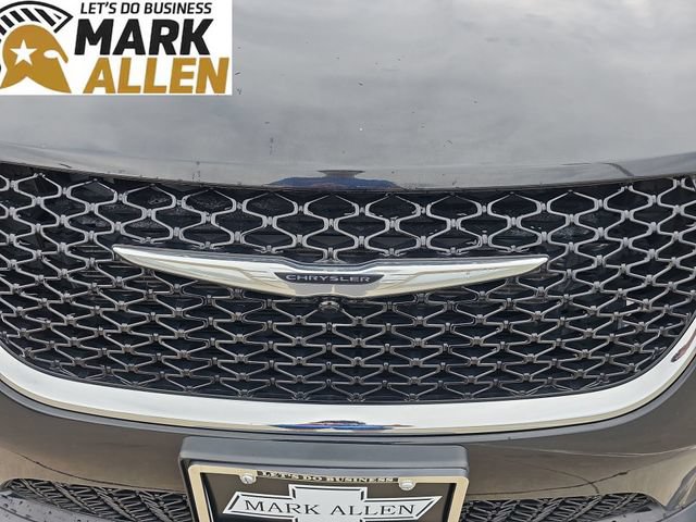 Used 2023 Chrysler Pacifica Touring-L FWD image 30