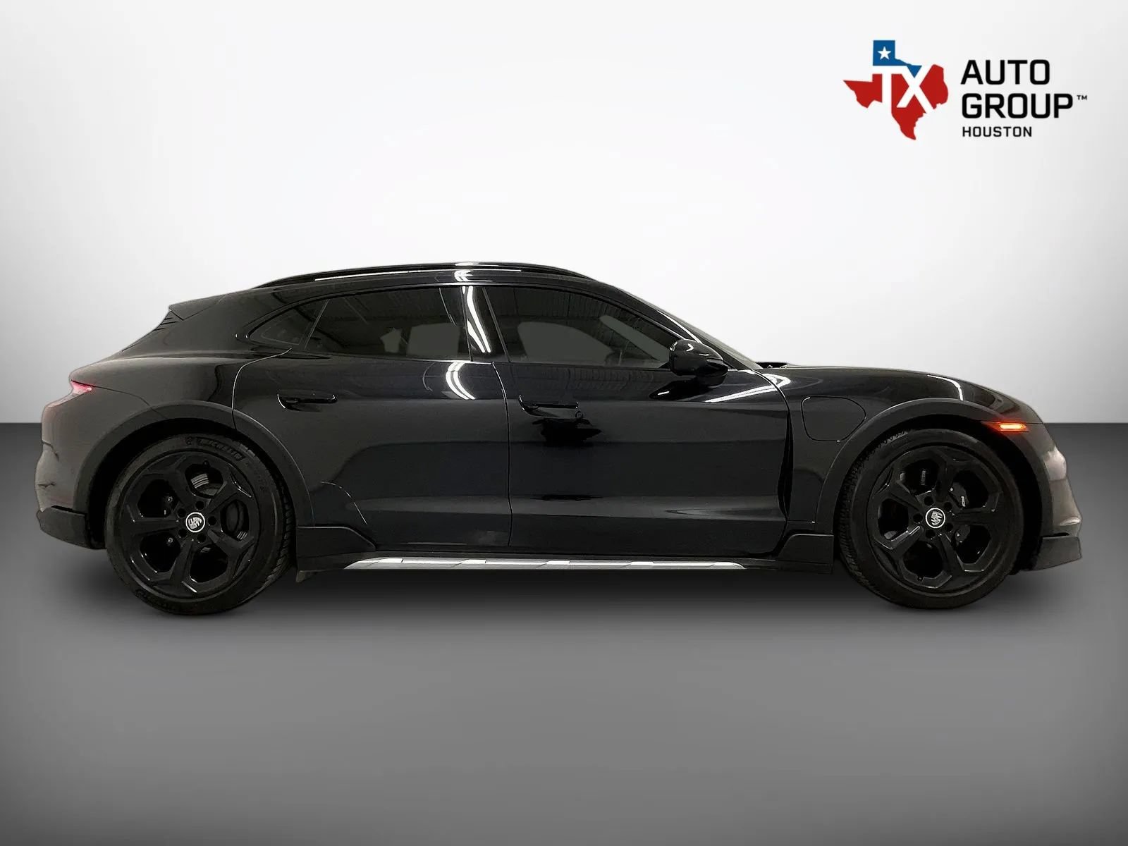 Used 2023 Porsche Taycan 4 Cross Turismo AWD/4WD image 4