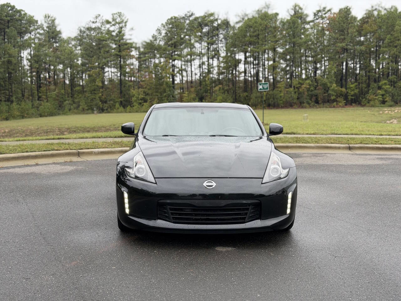 Used 2018 Nissan 370Z Touring image 2
