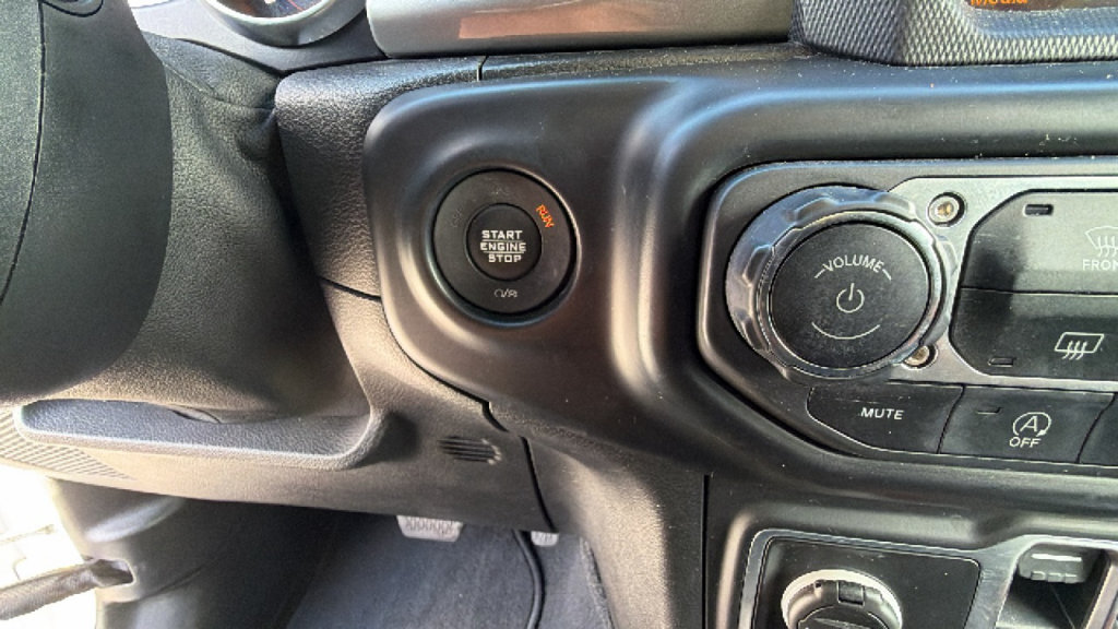 Used 2020 Jeep Wrangler Unlimited Sahara AWD/4WD image 17