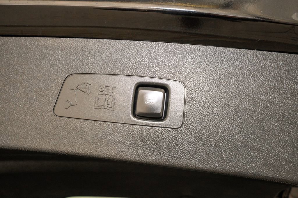 Used 2020 Lincoln Corsair FWD w/ Equipment Group 101A image 6