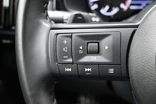 Used 2025 Nissan Pathfinder SV AWD/4WD image 27