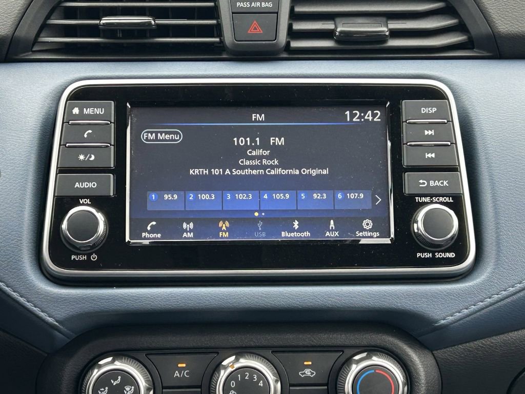 Used 2025 Nissan Versa SV w/ Trunk Package image 14