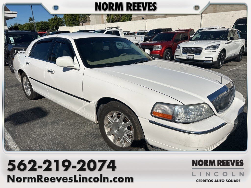 Used 2010 Lincoln Town Car Signature Limited