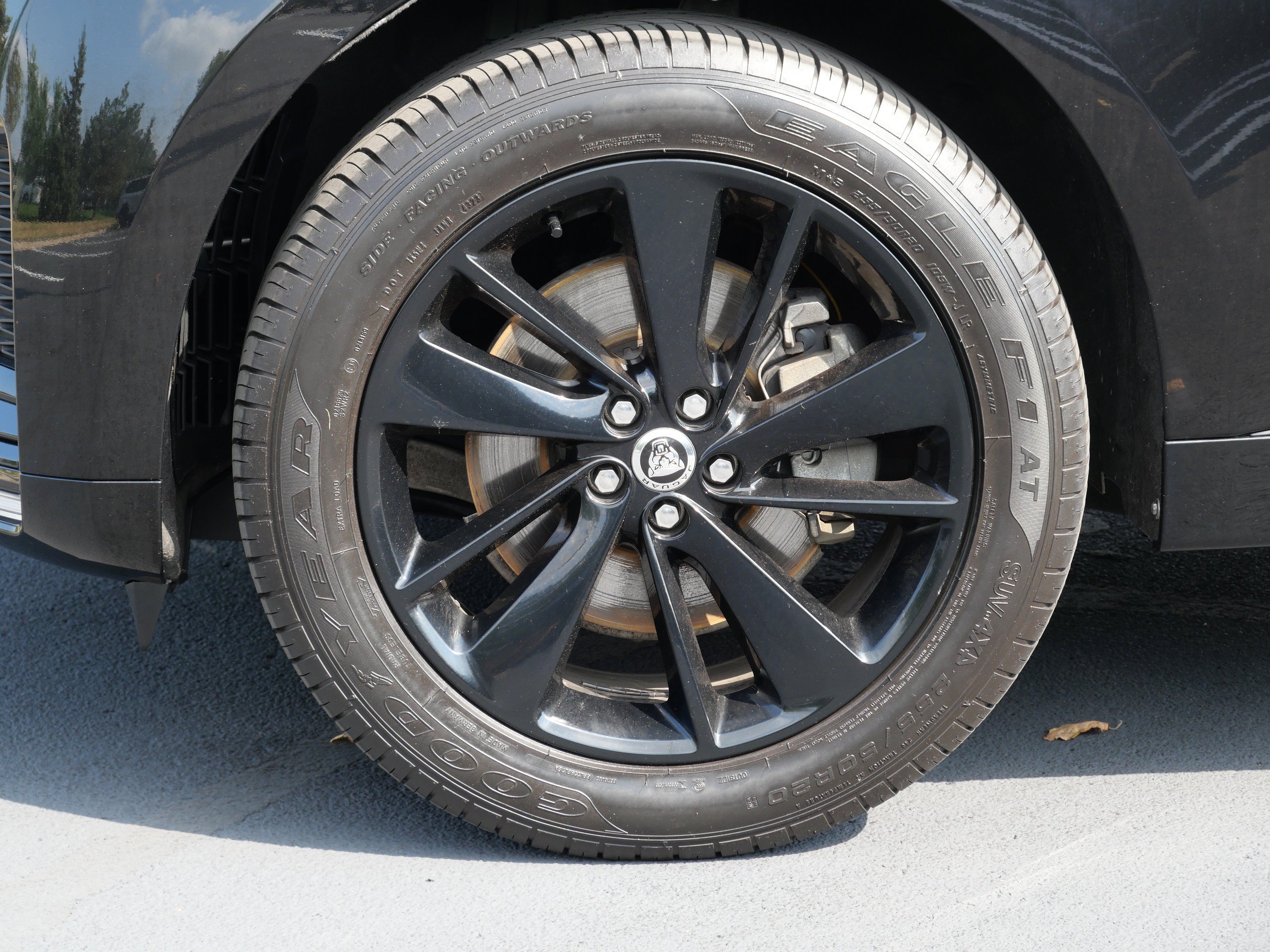 Certified 2025 Jaguar F-PACE R-Dynamic S AWD/4WD image 10