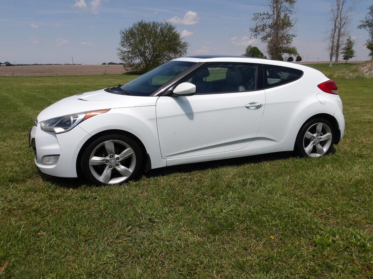 Used 2013 Hyundai Veloster w/ Tech Pkg FWD image 10