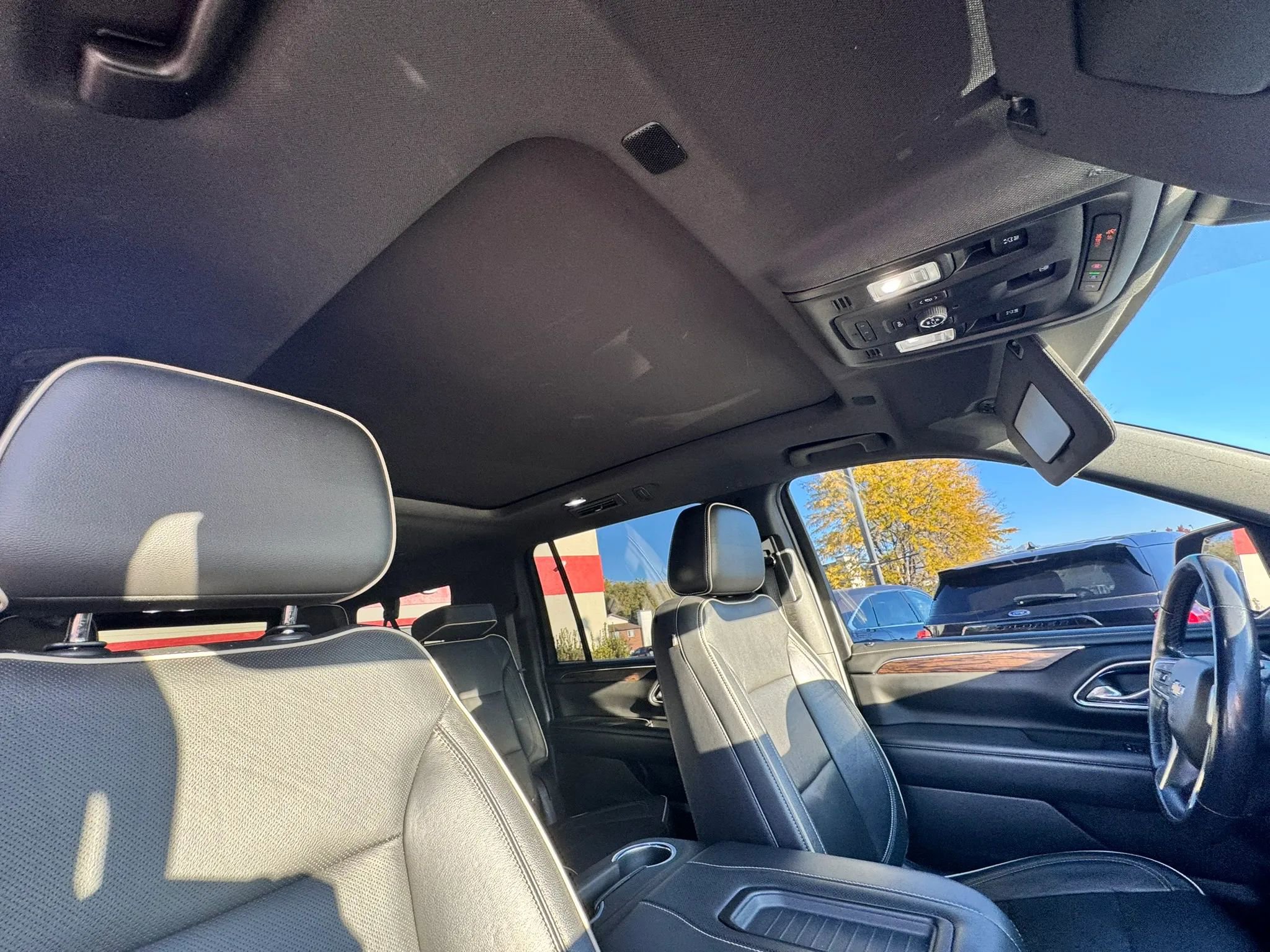 Used 2021 Chevrolet Suburban Premier w/ Premium Package image 37