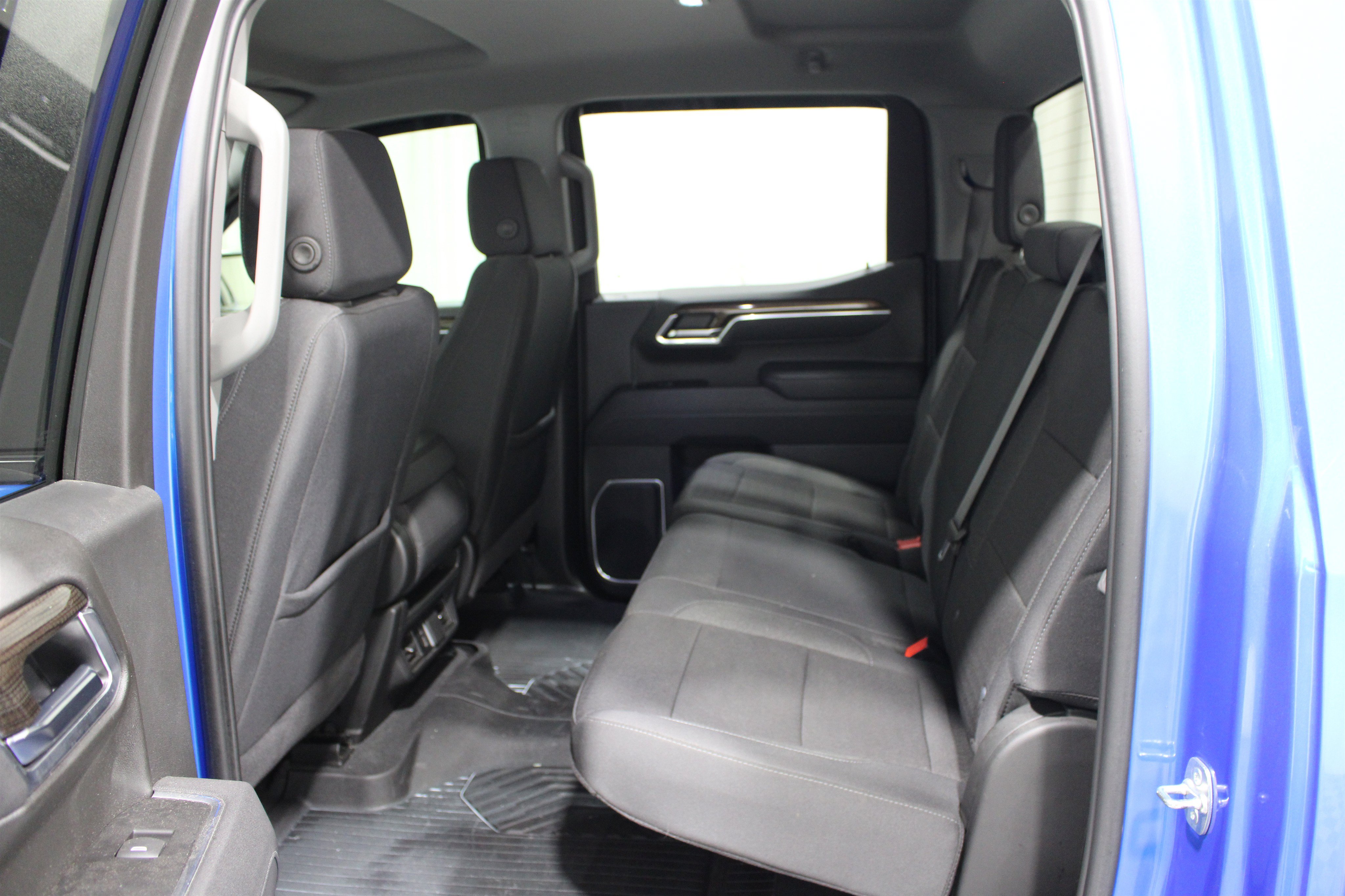 Used 2025 Chevrolet Silverado 1500 LT AWD/4WD image 21