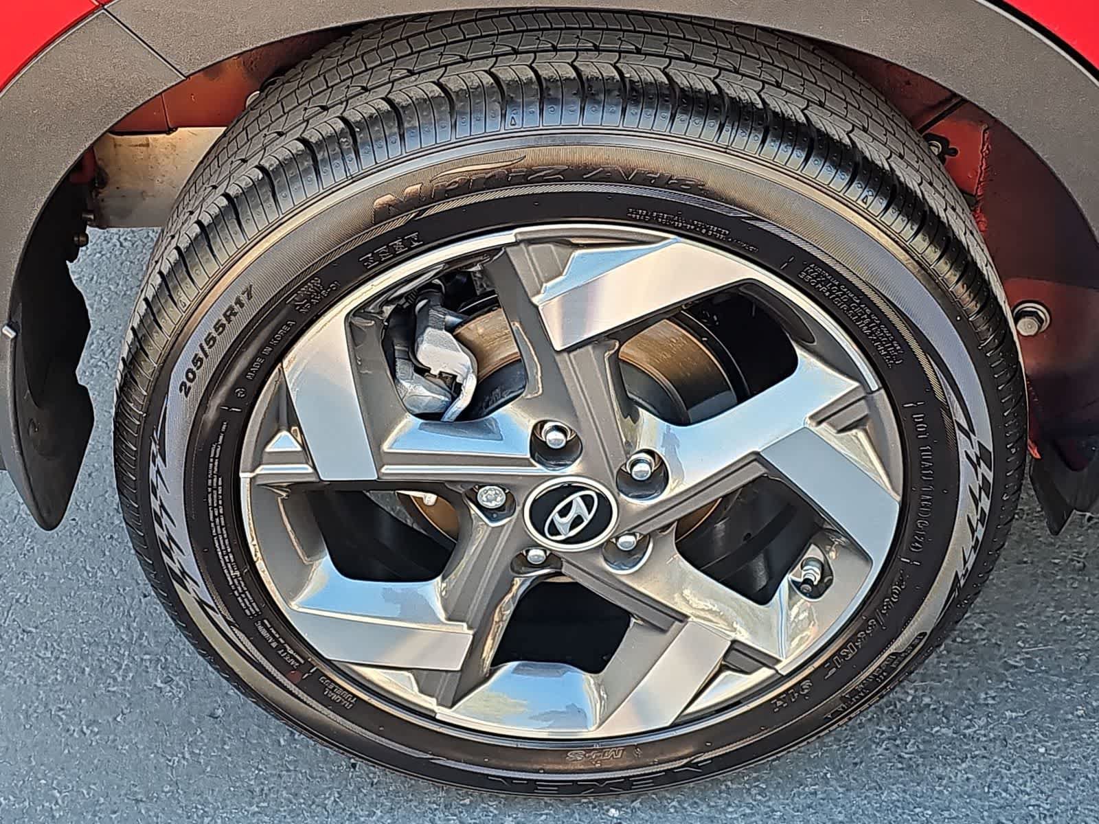 Used 2025 Hyundai Venue SEL FWD image 12