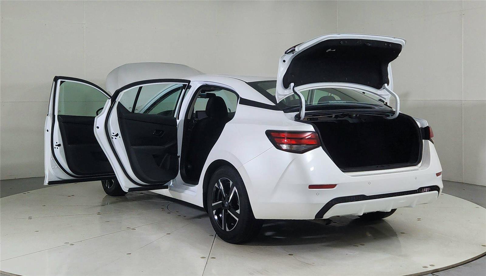 Used 2024 Nissan Sentra SV image 11