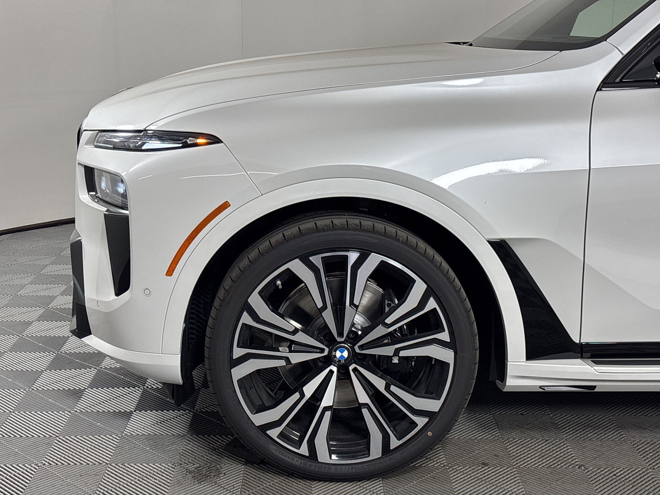 New 2027 BMW X7 xDrive40i w/ Executive Package AWD/4WD image 13