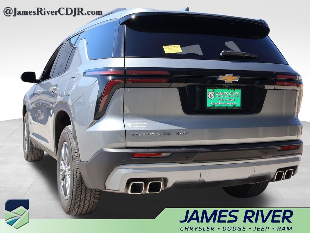 Used 2026 Chevrolet Traverse LT AWD/4WD image 3