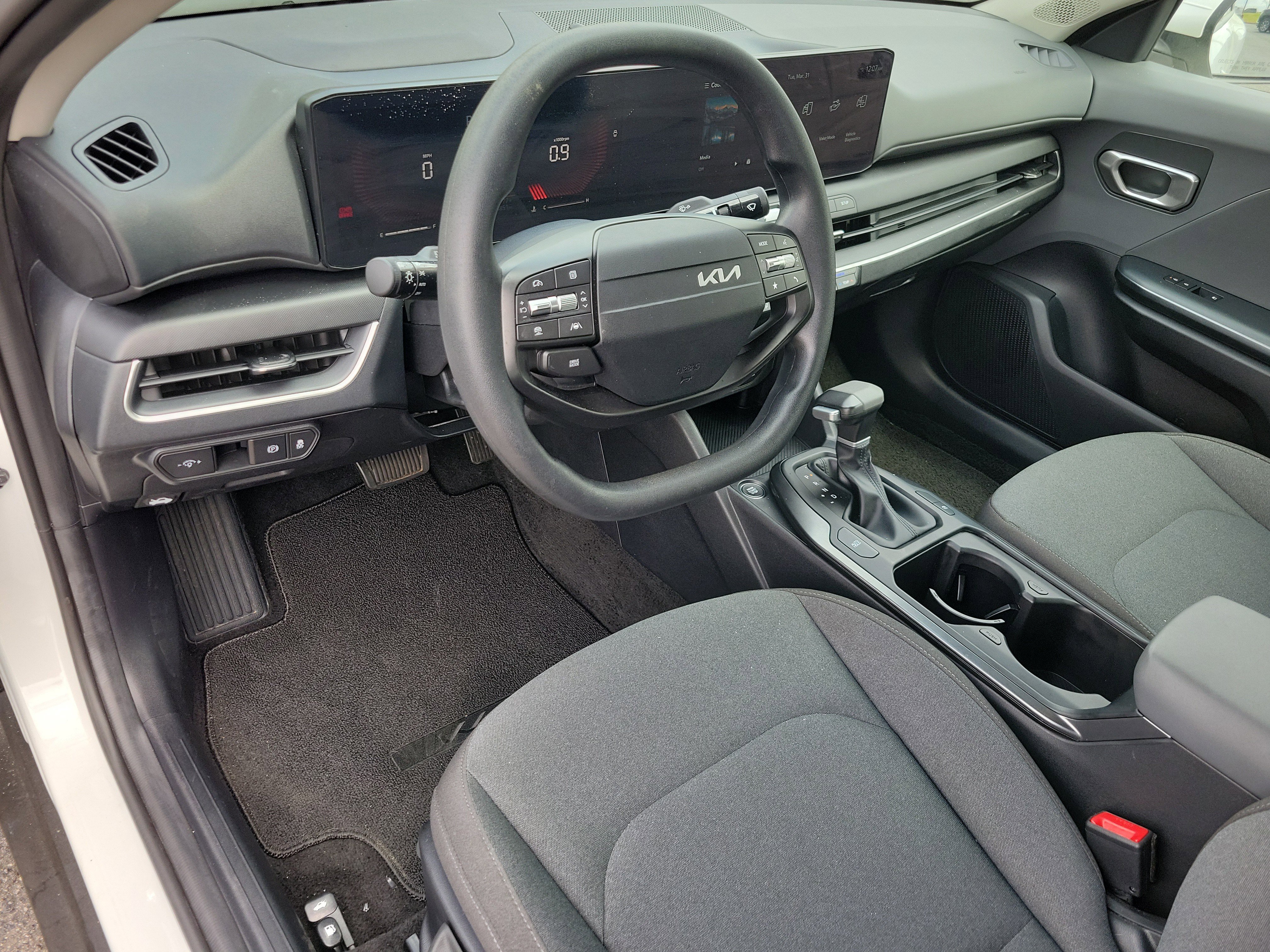 Used 2025 Kia K4 LXS image 3