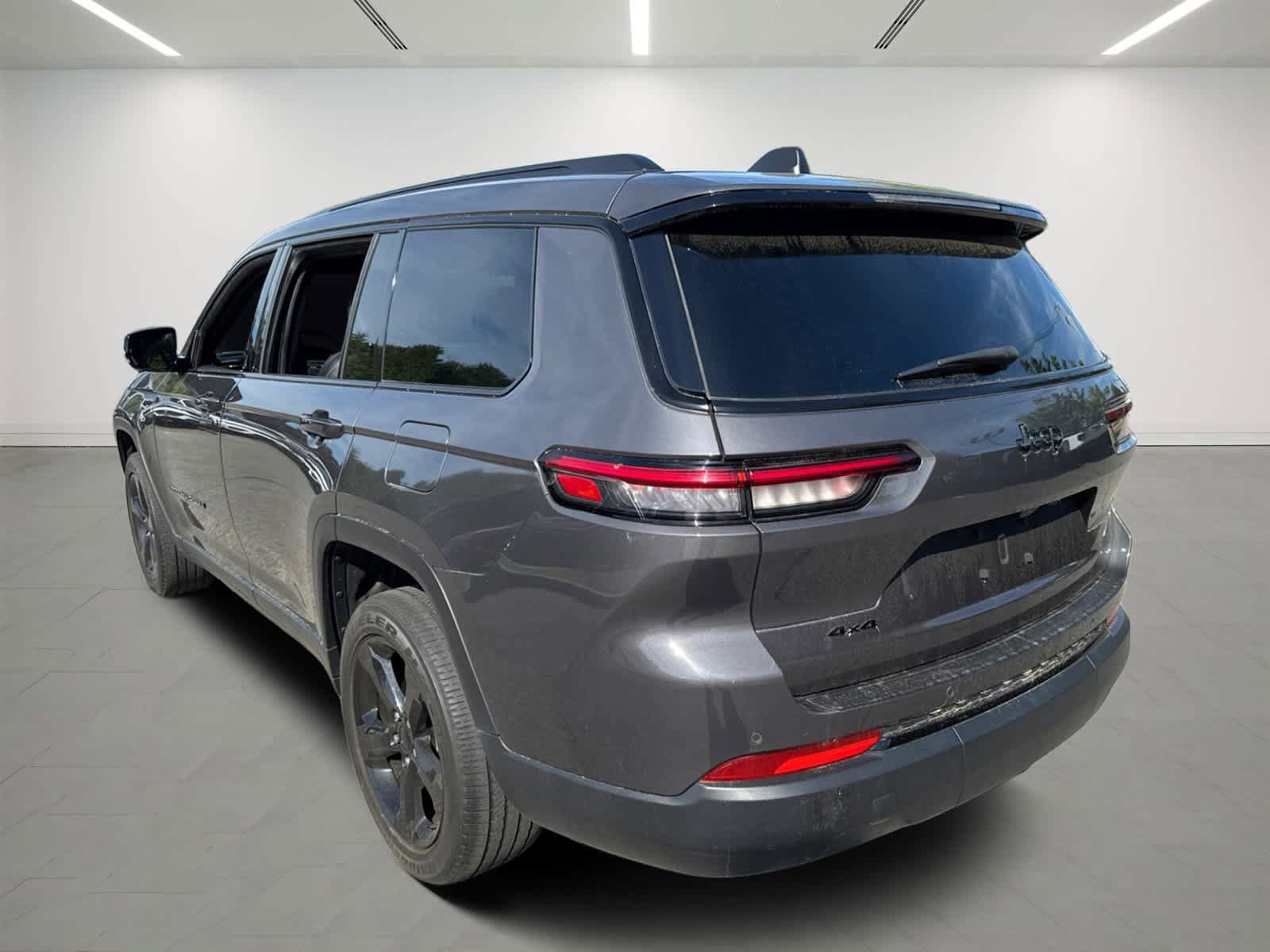 Used 2023 Jeep Grand Cherokee L Laredo AWD/4WD image 4