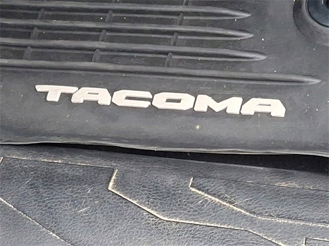 Used 2017 Toyota Tacoma SR5 w/ SR5 Appearance Package (SM) image 12