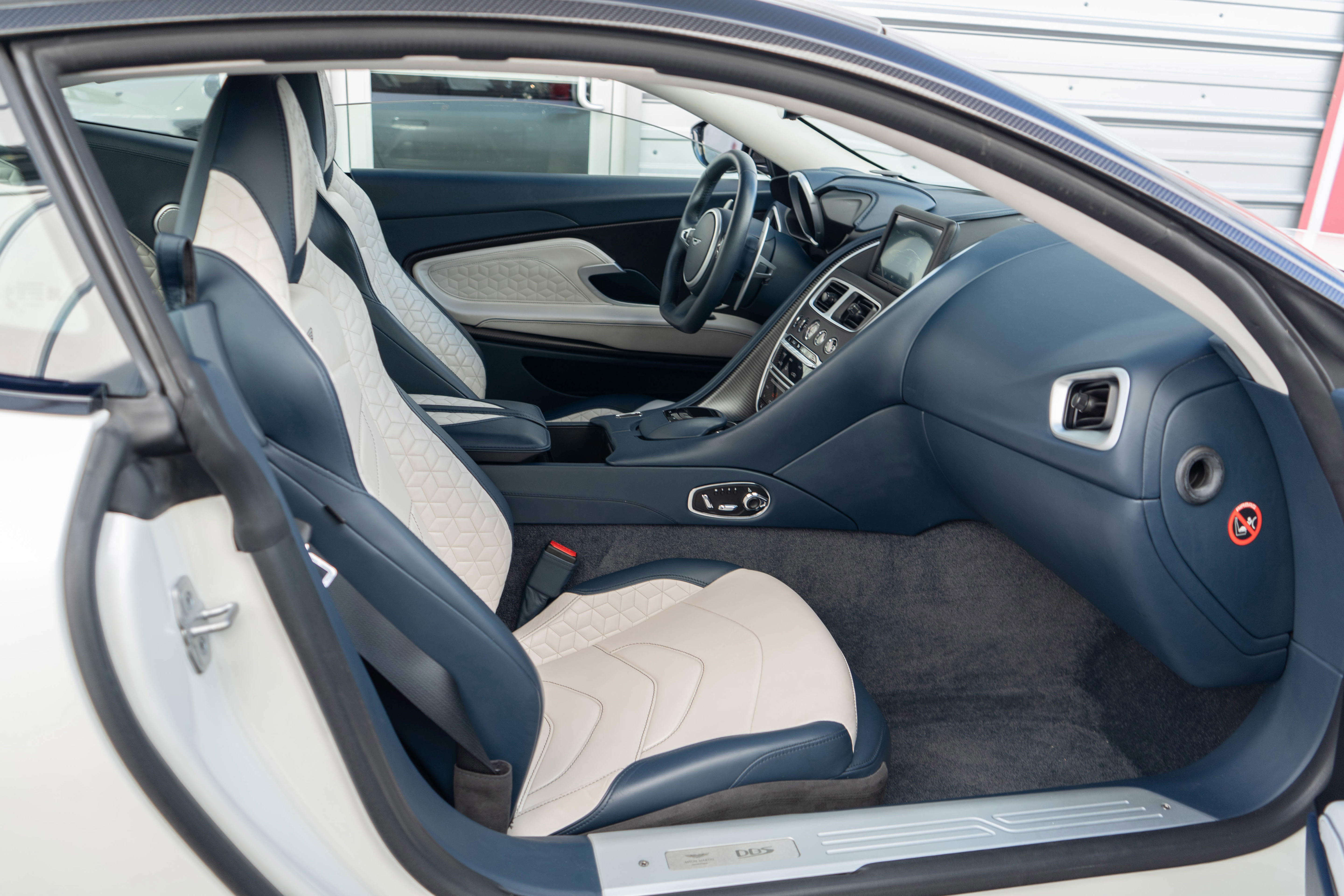 Used 2019 Aston Martin DBS Superleggera image 28