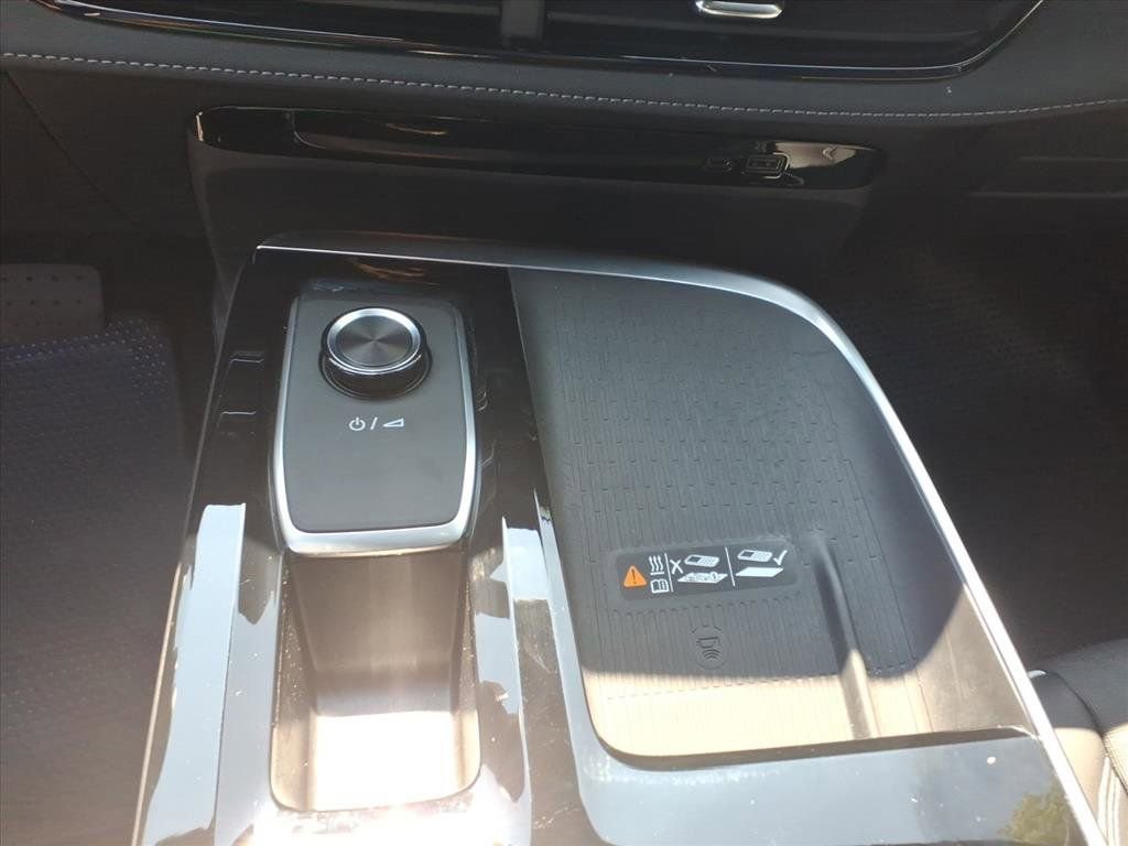 Used 2025 Buick Enclave Preferred w/ Power Package image 11