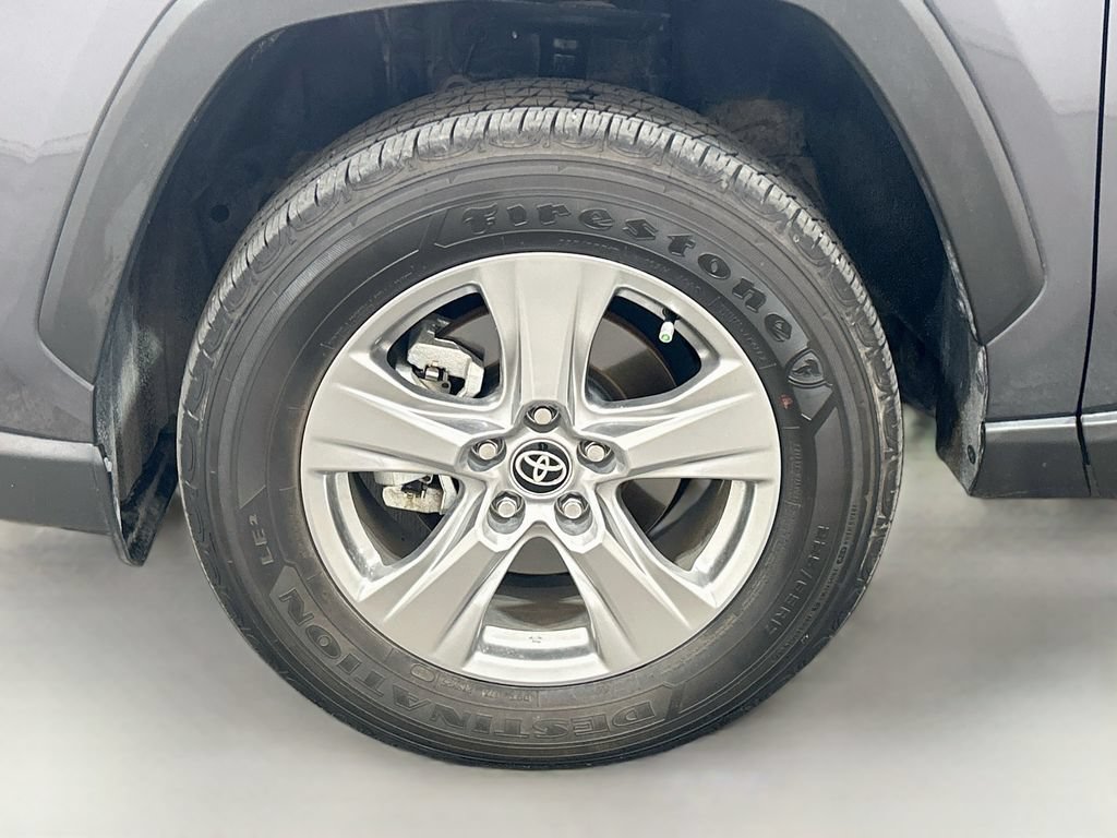 Used 2025 Toyota RAV4 XLE FWD image 28