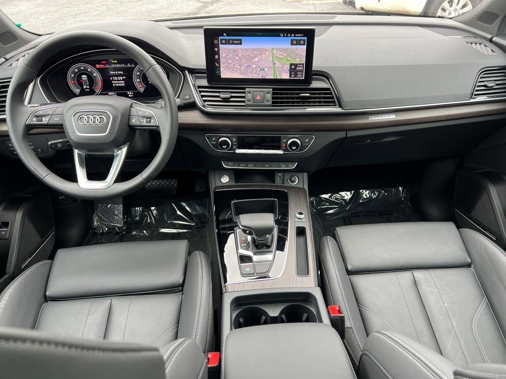 Certified 2025 Audi Q5 2.0T Premium Plus w/ Premium Plus Package image 2