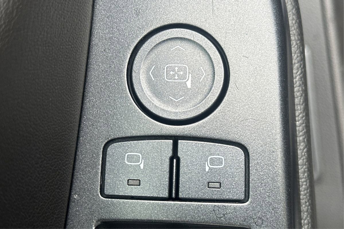 Used 2018 Chevrolet Suburban LT image 39