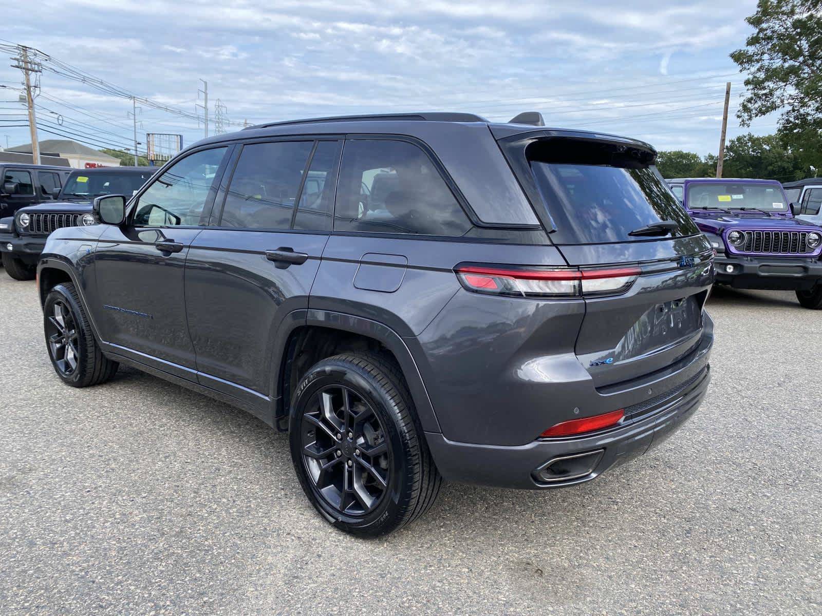 Used 2023 Jeep Grand Cherokee 30th Anniversary AWD/4WD image 8