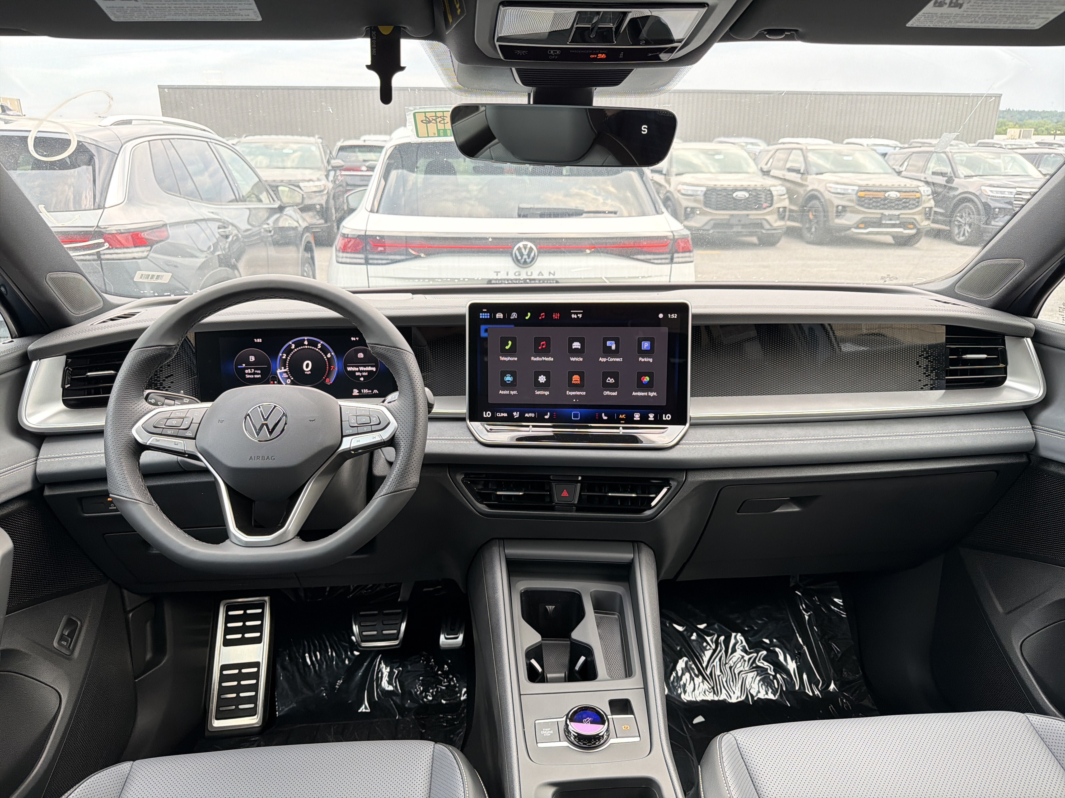 New 2026 Volkswagen Tiguan SE R-Line AWD/4WD image 10