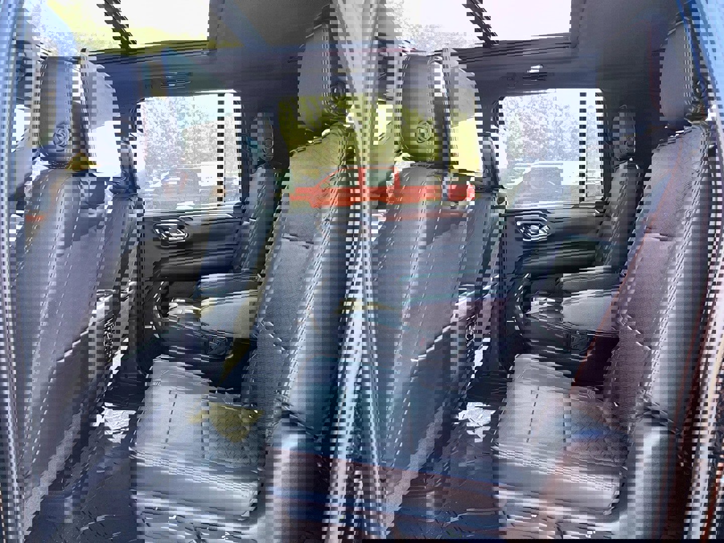 Used 2021 Chevrolet Suburban High Country w/ Premium Package image 30