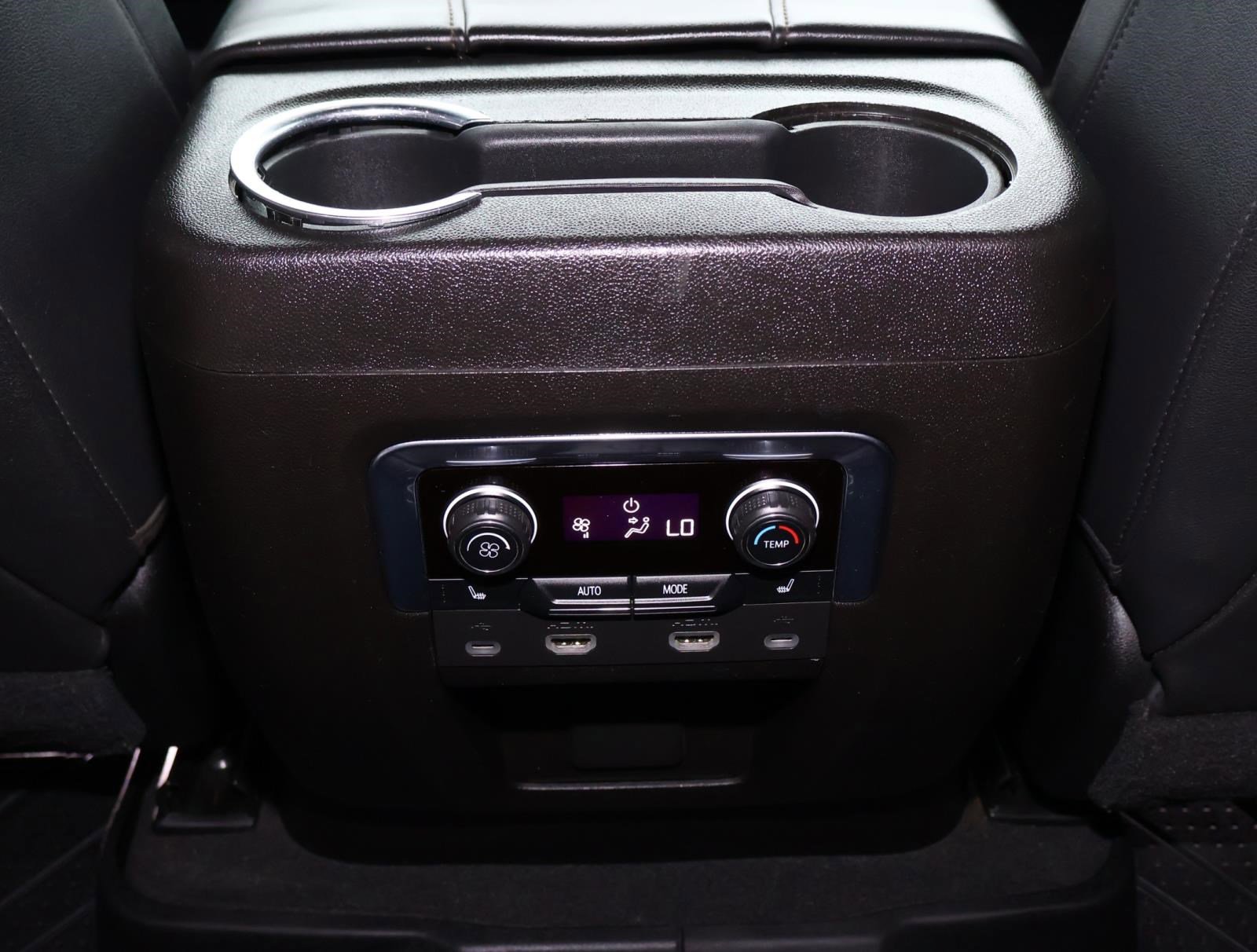 Used 2021 Chevrolet Suburban High Country image 14