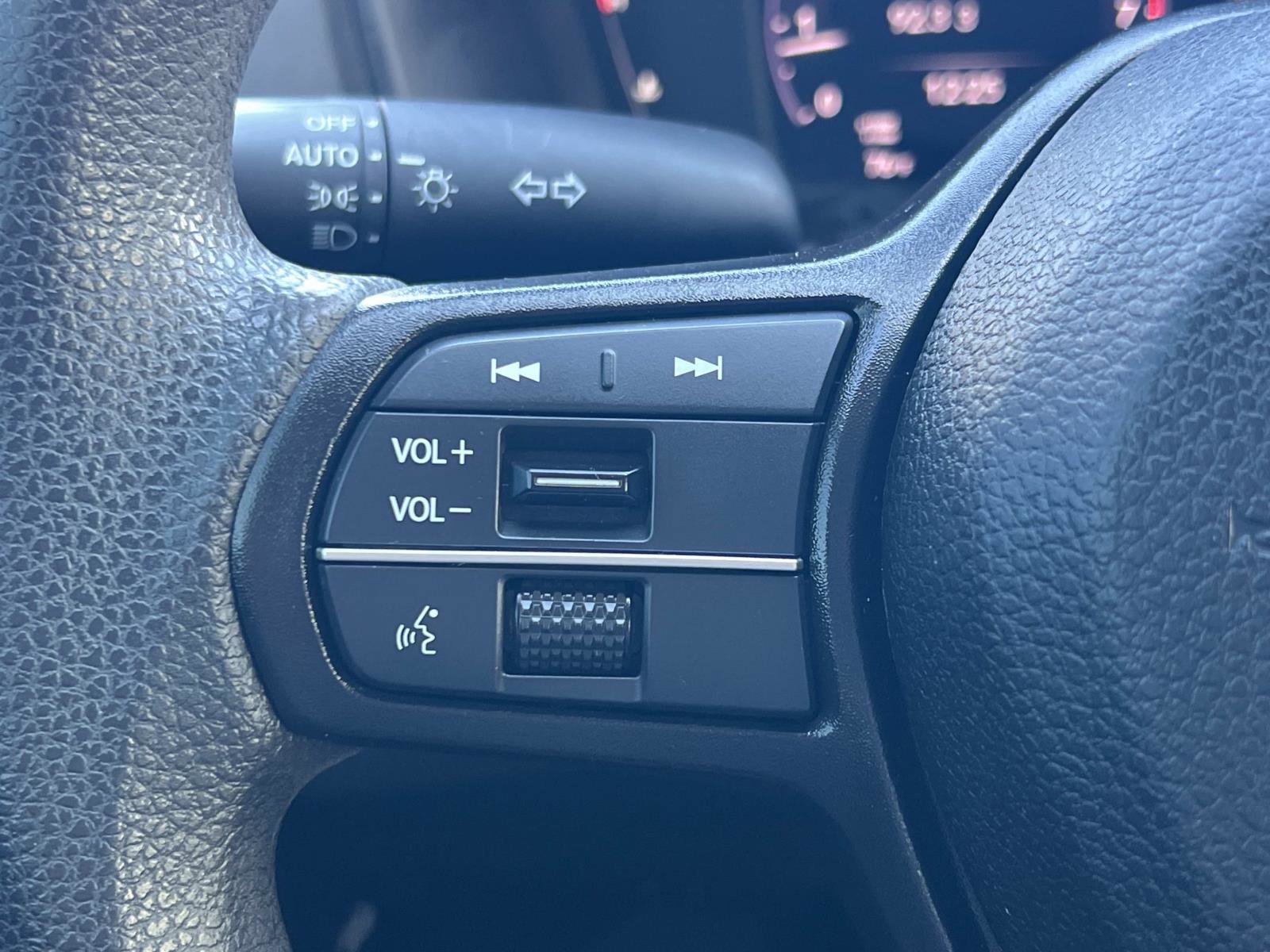 Certified 2023 Honda Accord EX image 9