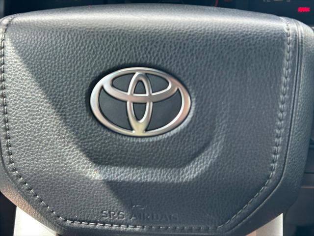 Certified 2025 Toyota Tacoma SR5 AWD/4WD image 38