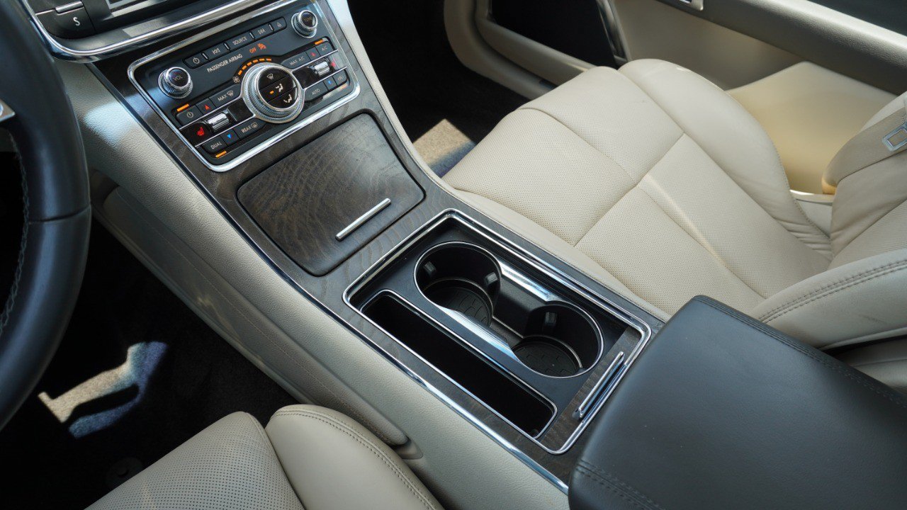 Used 2017 Lincoln Continental Select FWD image 19