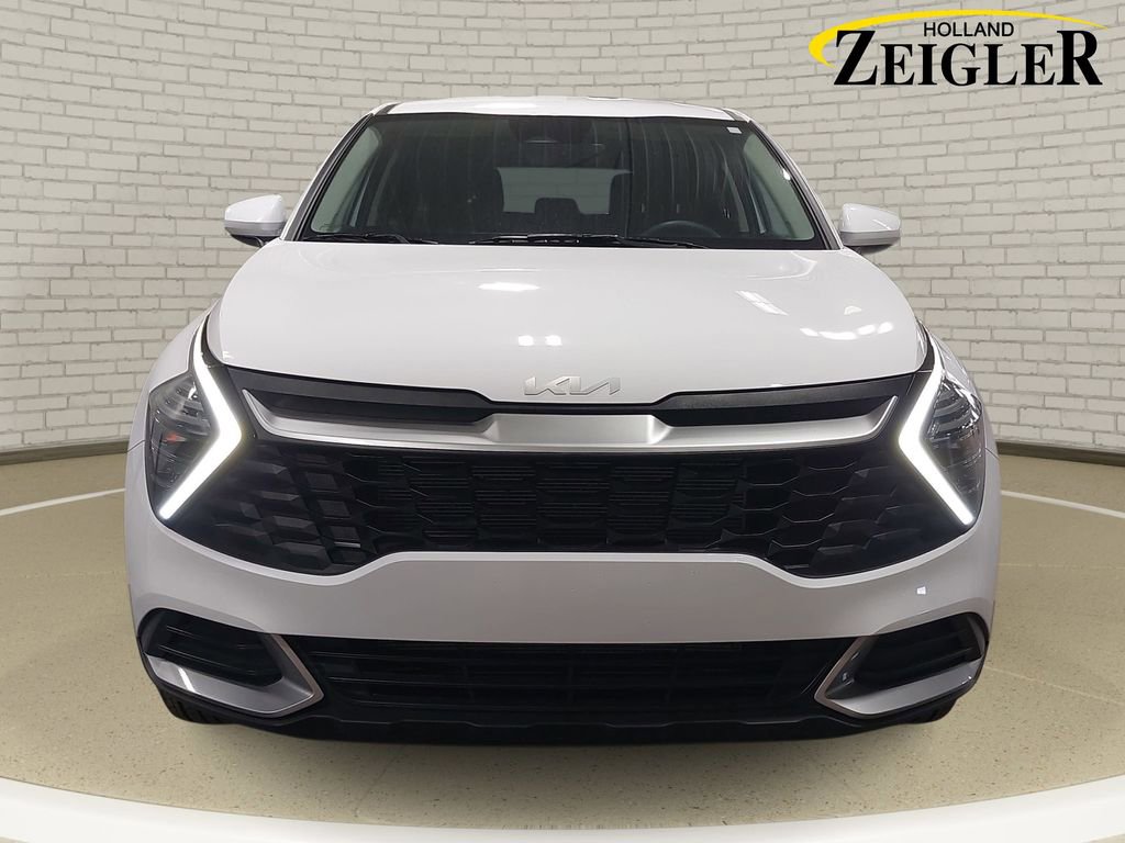 Used 2025 Kia Sportage LX image 2