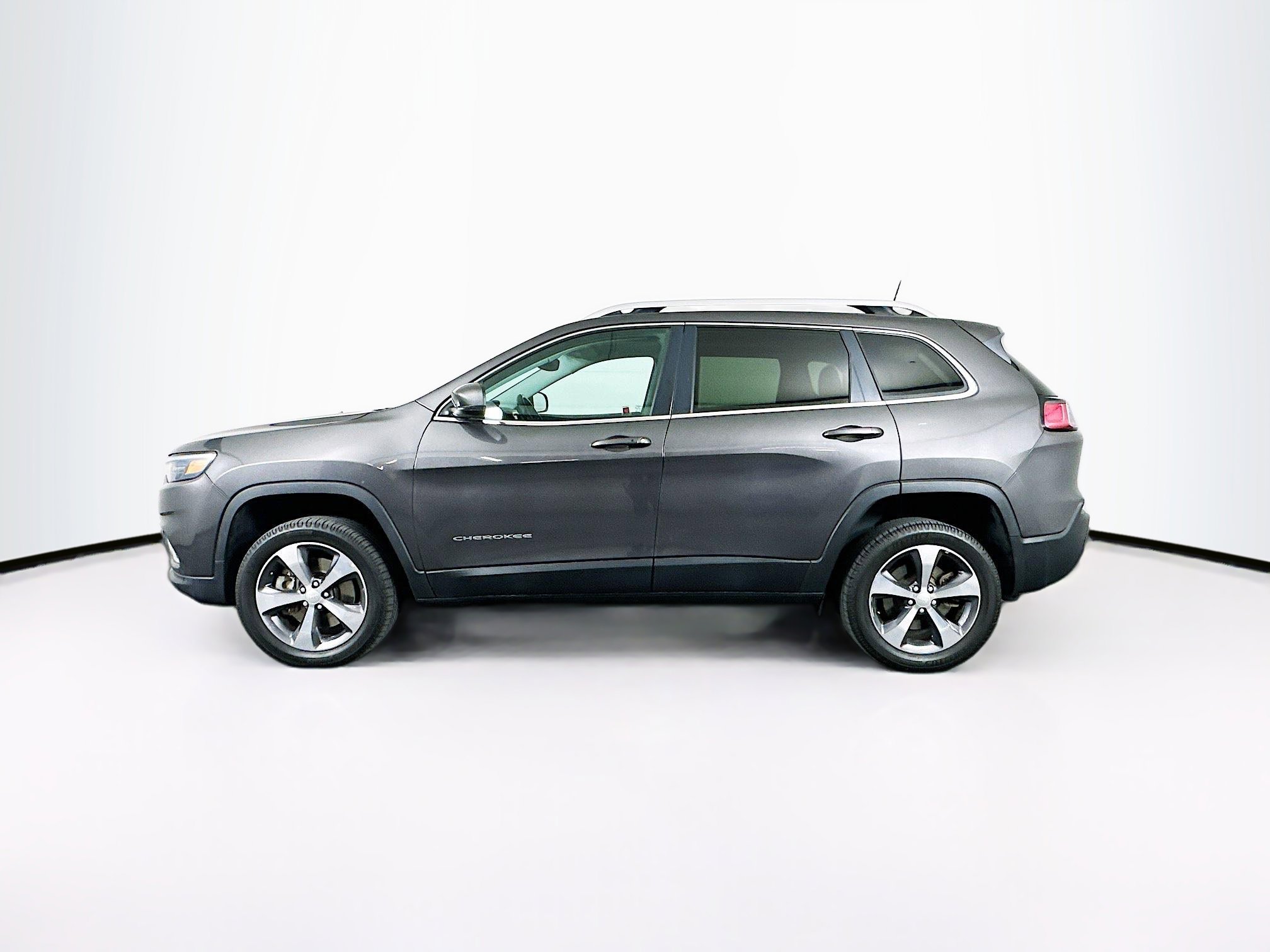Used 2019 Jeep Cherokee Limited w/ Luxury Group AWD/4WD image 4