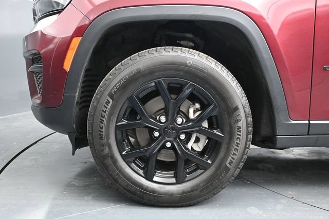 Used 2025 Jeep Grand Cherokee Altitude AWD/4WD image 16
